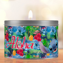 Vela perfumada Disney Stitch Aloha en cera 100% vegetal. Su aroma, tanto afrutado como goloso a mango y coco, es uno de los perfumes favoritos de nuestros fans y evoca la picardía de este gran personaje travieso. 