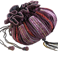 Precioso bolso de Hermione Granger basado en la saga de Harry Potter. Esta réplica está basada en el bolso que Hermione lleva en ''Harry Potter y las reliquias de la muerte