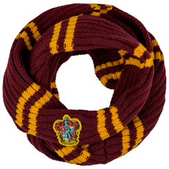 Esta bufanda infinita de Gryffindor es una de las prendas de vestir imprescindibles de Harry Potter para este invierno. Es una variación de bufanda de Gryffindor inspirada en la que usan los estudiantes de Gryffindor.
