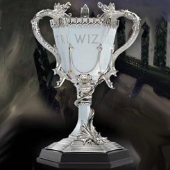 Réplica Oficial de la Copa de los Tres Magos, un fantástico trofeo reservado a la escuela ganadora del Torneo de los Tres Magos. 