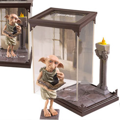 Figura oficial Dobby de la primera prueba de la línea Criaturas Mágicas basada en la saga de Harry Potter. Este figura está realizada en PVC y tiene unas medidas aproximadas de 11 x 19 cm.