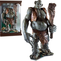 Figura oficial Troll de la línea Criaturas Mágicas basada en la saga de Harry Potter. Este figura está realizada en PVC y tiene unas medidas aproximadas de 11 x 19 cm. 