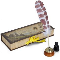 Revive toda la saga de Harry Potter con esta estupenda Pluma de escritura de Hogwarts basada en la saga de Harry Potter.