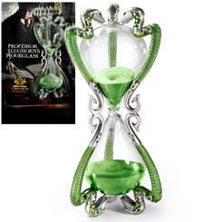 Detallada réplica del reloj de arena del Professor Slughorn. Esta espectacular réplica está realizado en peltre, moldeado bajo presión y esmaltado. El reloj está realizado en ABS translucido.