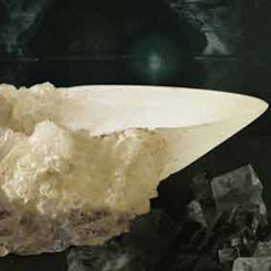 Replica Oficial de la copa de cristal utilizada por el profesor Albus Dumbledore en la cueva de Voldemort en la película de Harry Potter y el Príncipe Mestizo. 