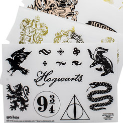 Set oficial de pegatinas basadas en la saga de Harry Potter. Añade un toque mágico con esta colección de pegatinas realizadas en vinilo, ideales para los fans de todas las edades.