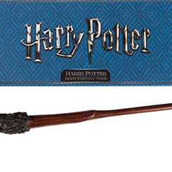 Deslumbrante, detallada y mágica réplica oficial de la varita de Harry Potter con iluminación, el protagonista de la serie de películas Harry Potter. Viene en una bonita caja de regalo. 