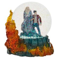 Globo de nieve basado en una escena de la película 'Harry Potter y el misterio del príncipe', con Harry Potter y el profesor Dumbledore en su búsqueda.