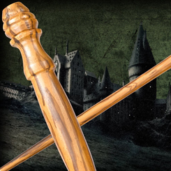 Preciosa réplica oficial de la varita de Vincent Crabbe con motivo de la película Harry Potter, Las Reliquias de la Muerte (Harry Potter and the Deathly Hollow). Viene en caja de regalo.