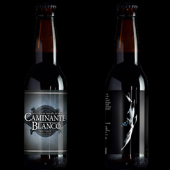 Pack de 2 Cervezas Caminante Blanco basadas en la popular serie de Juego de Tronos. Se trata de una cerveza artesana estilo Weizenbier, de color ámbar oscuro y blanca y cremosa espuma.