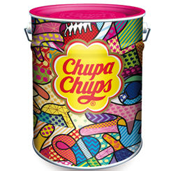 Lata de 150 unidades de los famosos Chupa Chups. Disfrutas horas y horas con esta lata, o el complemento perfecto para cumpleaños o una dura sesión gamer. 