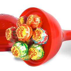 Mini mega Chupa Chups son los más grandes de la familia y esconden un dulce secreto en su interior. Vale, lo desvelamos, están llenos de Chupa Chups. 