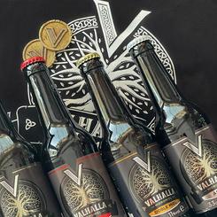 Pack de cuatro botellines diferentes de Hidromiel. El pack está compuesto por 1 Botellín de 33cl de Valhalla Clásica, 1 Botellín de 33cl de Valhalla Tradicional, otro Botellín de 33cl de Valhalla Doble Miel y un Botellín de 33cl de Valhalla Freyja.
