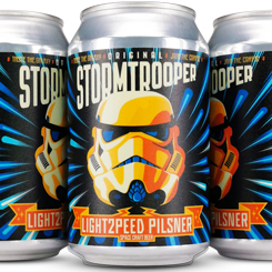 Pack de cuatro latas oficiales de Lightspeed Pilsner creada para homenajear a la saga de Star Wars. Esta deliciosa cerveza se trata de una pilsner con un giro moderno. 