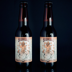 Pack de 2 cervezas Horrocrux 33 cl. basadas en las famosas cervezas de mantequilla que aparecen en la saga de Harry Potter. Las mejores pociones surgen de la utilización de óptimos ingredientes y un toque de magia. 