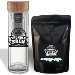 Pack ThunderBrew: Botella Cold Brew + 3 Paquetes de Café de 250 g. Disfruta del café frio más exclusivo con nuestro cold brew al que hemos llamado... ¡THUNDERBREW! 