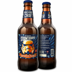 Pack de dos botellas oficiales de Lightspeed Pilsner creada para homenajear a la saga de Star Wars. Esta deliciosa cerveza se trata de una pilsner con un giro moderno. 