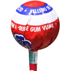¡El más grande! Réplica gigante del Kojak original. Contiene en su interior 23 caramelos Kojak de sabor cereza.