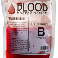 Pack compuesto por 2 bolsas de Plasma Sanguíneo (bebida energética) 100ml. Ideal para los vampiros y mortales.