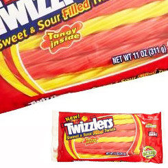 Pack compuesto por 2 Paquetes de Twizzlers Sweet & Sour Twists de 53 gr. Los Sweet & Sour Twists están rellenos de cereza y limón con un toque acido.