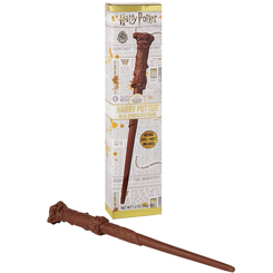 Si eres fan de Harry Potter y del Chocolate, entonces te encantará esta épica y deliciosa varita de Harry Potter de chocolate. Esta exquisitez está basada en la saga de Harry Potter de J. K. Rowling. 