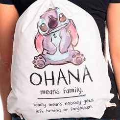 Bolsa oficial de Ohana means family basado en el clásico de Lilo y Stitch. La bolsa está realizada en 100% algodón.