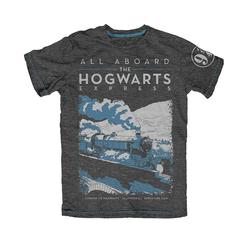 Camiseta de “All Aboard the Hogwarts Express". La camiseta está inspirada en el famosa saga de Harry Potter. Todo un artículo de culto para los seguidores de J. K. Rowling.