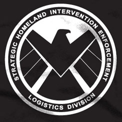 Camiseta de los Agentes de S.H.I.E.L.D de la agencia de inteligencia y antiterrorismo basada en la película de “Capitán América: El Soldado de Invierno”. 