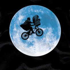 Camiseta con el Solar Eclipse de E.T. El Extraterrestre basada en la película de E.T. El Extraterrestre de 1982 de Steven Spielberg.