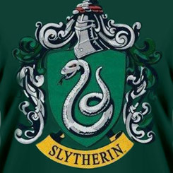 Camiseta del Logo de la casa Slytherin de Hogwarts La camiseta está inspirada en el famosa saga de Harry Potter. Todo un artículo de culto para los seguidores de J. K. Rowling.