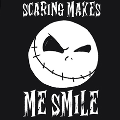 Camiseta con la imagen de Jack Skellington basada en la película Pesadilla antes de Navidad. La Camiseta por la parte delantera tiene la imagen de Jack Skellington con el texto Scaring Makes Me Smile.