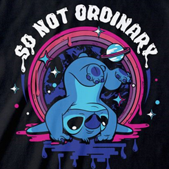 Preciosa Camiseta unisex de So Not Ordinary. basada en la película de 2002 realizada por Disney "Lilo & Stitch". Revive las aventuras del famoso personaje de Disney 