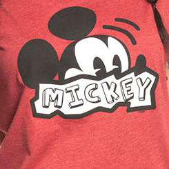 Preciosa Camiseta de Mickey Mouse  basada en el famoso personaje de la factoría Disney. Revive las aventuras del ratón  más famoso de Disney con esta divertida camiseta. 