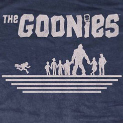 Camiseta con todo el grupo de la película de The Goonies producto oficial de Warner. Disfruta con esta camiseta de una de los iconos del cine de los años 80.