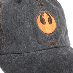 Gorra con el logo de la Alianza Rebelde basada en la saga de Star Wars. Disfruta con esta gorra de los rebeldes más galácticos de la gran pantalla. Gorra de alta calidad realizada en algodón 100%, 