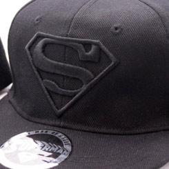 Gorra con el logo Vintage en color Negro de Superman, producto oficial de DC Comics “Superman Iconic Vintage Logo Black“.