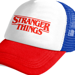 Preciosa gorra de Baseball retro con el logo de Strangers Things. El regalo perfecto para fans de Strangers Things, esta preciosa gorra está realizada en 100% poliéster, talla única. 