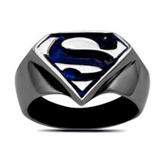 Increíble anillo con el logotipo del superhéroe más famoso del mundo de DC Comics, Superman, el hombre de acero, en azul.