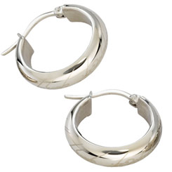 Descubre la magia de la saga épica de "El Señor de los Anillos" con estos fantásticos y sencillos pendientes inspirados en el Anillo Único. Cada detalle ha sido cuidadosamente diseñado para capturar la esencia de esta emblemática joya.
