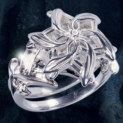 Increíble y fantástico anillo de diseño élfico perteneciente a Galadriel, personaje de la trilogía de “El Señor de los Anillos”, realizado en plata 925 con un cristal strass,