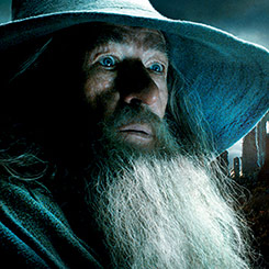 Precioso cuadro de Gandalf basado en la saga de The Hobbit. Disfruta en tu lugar preferido de tu casa o de tu oficina con este cuadro con paspartú de una de las obras de arte de J. R. R. Tolkien