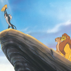 Espectacular cuadro de una de las escenas más famosas del Rey León basado en la película de Walt Disney. Disfruta en tu lugar preferido de tu casa o de tu oficina con este cuadro con paspartú.