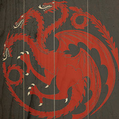 Precioso Póster realizado en madera del torso del escudo de la familia Targaryen, el Póster tiene un tamaño aproximado de 40 x 60 cm., decora tu espacio preferido con un toque retro.