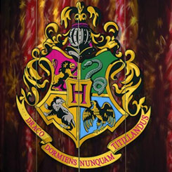 Póster realizado en madera de Harry Potter Hogwarts Crest, el Póster tiene un tamaño aproximado de 40 x 60 cm., 