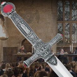 Disfruta del abrecartas de la réplica oficial de la espada de Griffindor de la saga de películas Harry Potter.