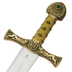 Réplica realizada en acero toledano de 420º de la espada de Ivanhoe, con el mango cubierto por cuero.