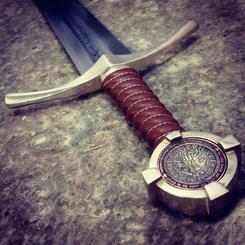 Espada Accolade de los Caballeros Templarios. Non Nobis, Domine, Non Nobis, Sed Nomini Tuo Da Gloriam. Estas emblemáticas palabras grabadas en la hoja definen esta histórica réplica de la espada.