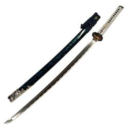 Katana inspirada en Jin Sakai protagonista principal Jin Sakai del juego Ghost of Tsushima. La espada está realizada en acero al carbono 1050 terminado el forjado a mano y tratado térmicamente 