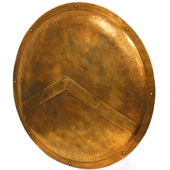 Réplica del Escudo espartano basado en la película de 300, este grandioso escudo está realizado en acero y bañado en latón envejecido, el interior ha sido forrado y cuenta con las tradicionales asas