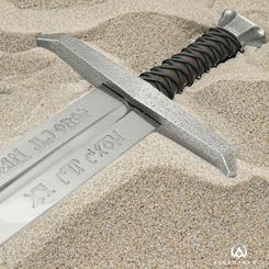 Réplica oficial de la espada Excalibur de la película Rey Arturo: La Leyenda de Excalibur. Esta preciosa pieza de coleccionista tiene una hoja de 75 cm., realizada en acero inoxidable